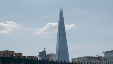 Außenansicht-Des-Shard-Bürogebäudes-Im-Modernen-Geschäftsviertel,-Skyline-Von-London,-Großbritannien