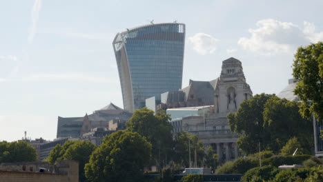 Exterior-Of-The-Walkie-Talkie-Fenchurch-Office-Building-In-Modern-Business-District-Skyline-London-UK