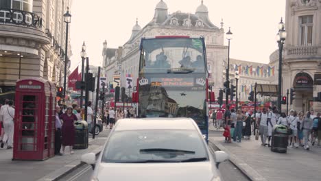 Crowd-Of-Summer-Tourists-Walking-Around-Piccadilly-Circus-And-Statue-Of-Eros-In-London-England-UK-1