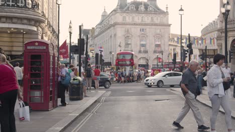 Crowd-Of-Summer-Tourists-Walking-Around-Piccadilly-Circus-And-Statue-Of-Eros-In-London-England-UK-2