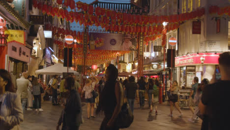 Crowd-Of-Summer-Tourists-Walking-Along-Gerrard-Street-In-Chinatown-At-Dusk-In-London-England-UK