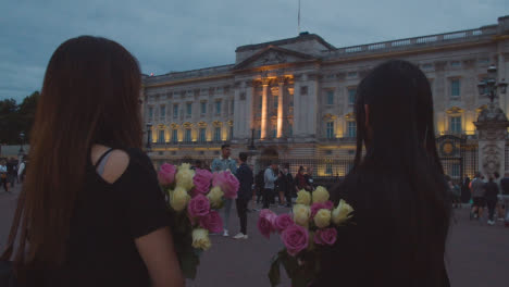 Close-Up-Shot-of-Mourners-Holding-Flowers-Outside-Buckingham-Palace