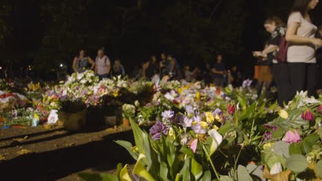 Close-Up-Shot-of-Floral-Tributes-and-Mourners-In-London's-Green-Park-01