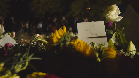 Close-Up-Shot-of-Floral-Tributes-and-Mourners-In-London's-Green-Park-06