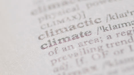 Nahaufnahme-Auf-Seite-Des-Wörterbuchs-Mit-Definition-Des-Wortes-Klima-1