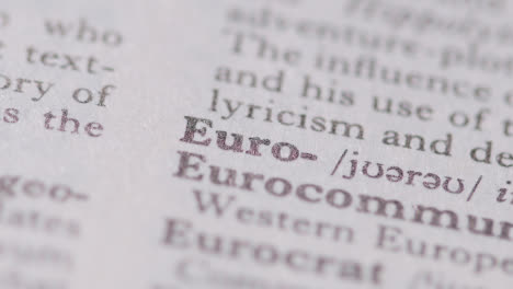Schließen-Sie-Oben-Auf-Der-Seite-Des-Wörterbuchs-Mit-Der-Definition-Des-Wortes-Euro