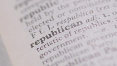 Nahaufnahme-Auf-Seite-Des-Wörterbuchs-Mit-Der-Definition-Des-Wortes-Republikaner