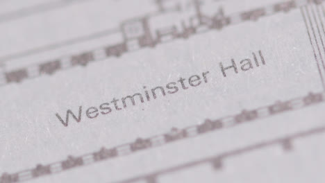 Cerrar-En-La-Página-Del-Libro-O-Enciclopedia-Con-Un-Plan-Que-Muestra-Westminster-Hall-En-Londres,-Reino-Unido