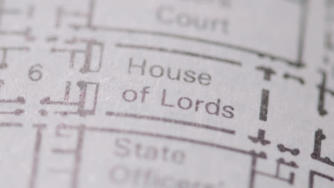 Schließen-Sie-Oben-Auf-Der-Seite-Des-Buches-Oder-Der-Enzyklopädie-Mit-Dem-Plan,-Der-Das-House-Of-Lords-In-London,-Großbritannien,-Zeigt