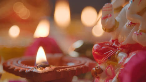 Nahaufnahme-Von-Brennenden-Lampen,-Die-Das-Fest-Von-Diwali-4-Feiern