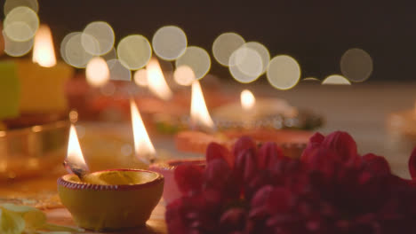Nahaufnahme-Von-Brennenden-Lampen-Mit-Blumen,-Die-Das-Fest-Von-Diwali-1-Feiern