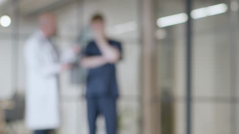 Defocused-Background-Shot-Of-Doctor-Working-In-Hospital-Meeting-With-Nurse-In-Scrubs-1