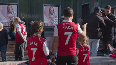 Family-In-Team-Kit-Outside-The-Emirates-Stadium-Home-Ground-Arsenal-Football-Club-London-On-Match-Day