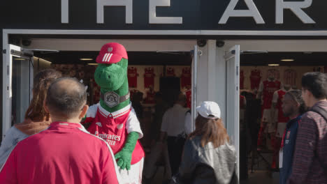 Club-Mascot-Outside-The-Emirates-Stadium-Home-Ground-Arsenal-Football-Club-London-With-Supporters-On-Match-Day-1