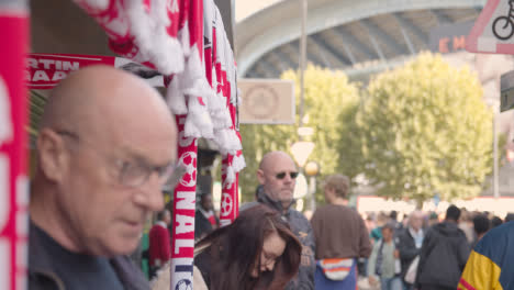 Stall-Selling-Club-Merchandise-Outside-The-Emirates-Stadium-Home-Ground-Arsenal-Football-Club-London-With-Supporters-On-Match-Day-4