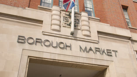 Sign-Over-Entrance-To-Borough-Market-London-UK-Famous-For-Food-Stalls