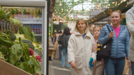 Stall-Selling-Fresh-Vegetables-Inside-Borough-Market-London-UK-With-Tourist-Visitors