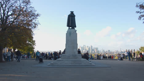 Estatua-Del-General-Wolfe-Fuera-Del-Observatorio-Real-En-Greenwich-Park,-Londres,-Reino-Unido-Al-Atardecer