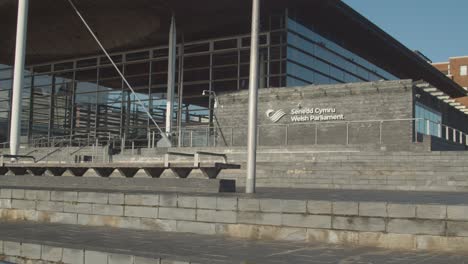 Außenansicht-Des-Senedd-Welsh-Parliament-Building-In-Cardiff-Wales-2