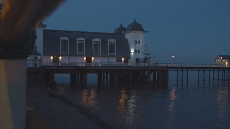 Penarth-Pier-And-Pavilion-Theater-In-Wales-In-Der-Abenddämmerung-Von-Promenade-2