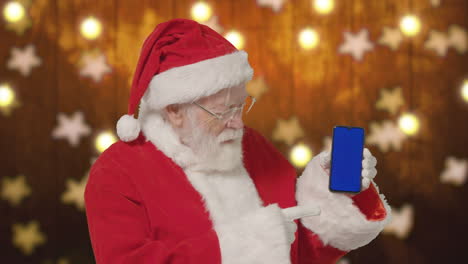 Weihnachtsmann,-Der-Smartphone-Mit-Blauem-Bildschirm-Hält
