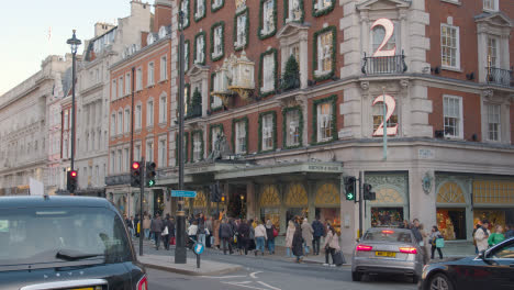 Exterior-Of-Fortnum-And-Mason-Food-Store-Decorated-For-Christmas-1