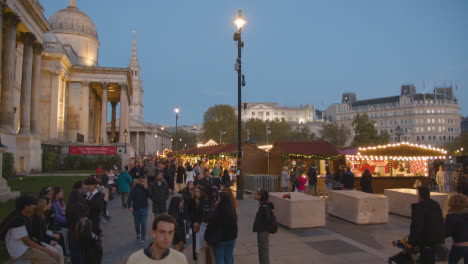 Mercado-Navideño-Fuera-De-La-National-Gallery-En-Trafalgar-Square,-Londres,-Reino-Unido-2