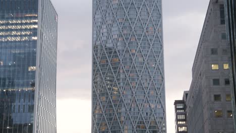 Mit-Blick-Auf-Moderne-Büros-In-Canada-Square-Canary-Wharf-In-London-Docklands-Uk-In-Der-Dämmerung-2