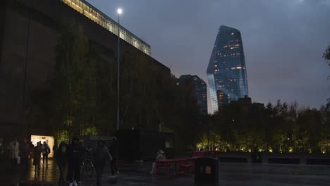 Exterior-Of-Tate-Modern-Art-Gallery-On-London's-South-Bank-At-Dusk-1