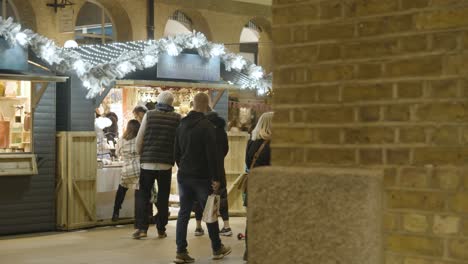 Busy-Christmas-Market-Stalls-In-Hayes-Galleria-On-London-South-Bank-At-Night-1