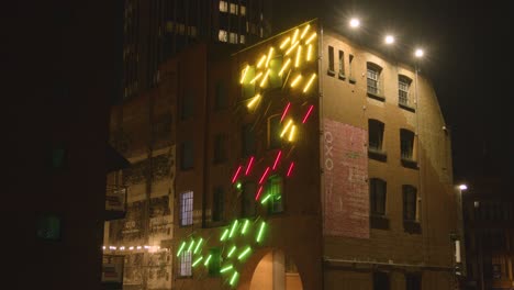 Weihnachtsbeleuchtung-An-Der-Außenseite-Des-Oxo-Tower-Wharf-Am-Londoner-Südufer-Bei-Nacht-1