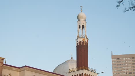 Cúpula-Y-Minarete-De-La-Mezquita-Central-De-Birmingham-En-Birmingham,-Reino-Unido