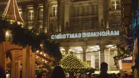 Food-And-Drink-Stalls-At-Frankfurt-Christmas-Market-In-Victoria-Square-Birmingham-UK-At-Night