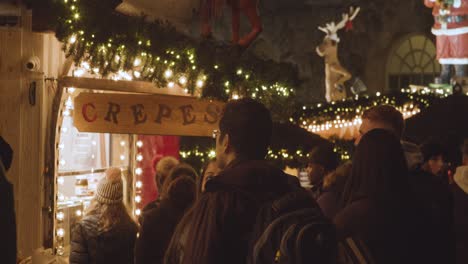 Essens--Und-Getränkestände-Auf-Dem-Frankfurter-Weihnachtsmarkt-In-Birmingham-Uk-Nachts-13