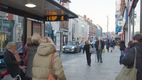 Shops-On-Putney-High-Street-London-Busy-With-Shoppers-And-Traffic-1