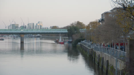 Fulham-Rail-Bridge-With-Train-Crossing-Over-River-Thames-In-London-In-Winter-2