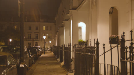 Exklusive-Luxuswohnungen-Am-Belgrave-Square-London-Bei-Nacht-3