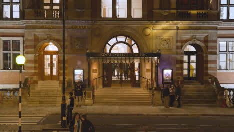 Außenansicht-Des-Royal-College-Of-Music-In-London,-Großbritannien-Bei-Nacht