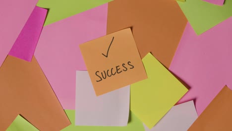 Business-Concept-Of-Revolving-Sticky-Notes-With-Success-Written-On-Top-Note