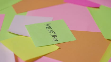 Business-Concept-Of-Revolving-Sticky-Notes-With-Marketing-Written-On-Top-Note-1
