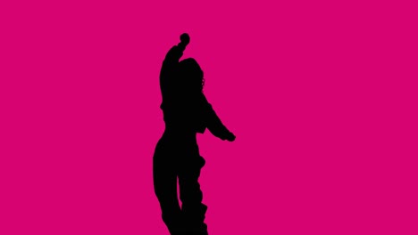 Studio-Silhouette-Einer-Frau,-Die-Vor-Rosafarbenem-Hintergrund-Tanzt