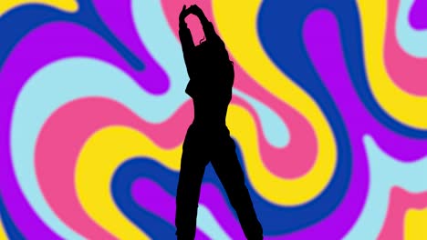 Studio-Silhouette-Einer-Frau,-Die-Vor-Mehrfarbigem-Musterhintergrund-Tanzt