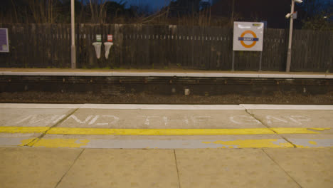 Mind-The-Gap-Warning-On-Edge-Of-Empty-Platform-At-Railway-Station-In-Early-Morning-1