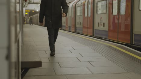 Tube-Train-Arriving-At-Platform-Of-Underground-Station-Of-King's-Cross-St-Pancras-London-UK-1