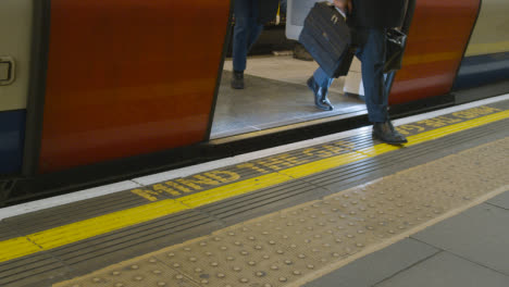 Mind-The-Gap-Warning-On-Edge-Of-Underground-Station-Platform-With-Tube-Train-Arriving-1