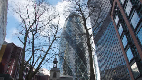 Außenansicht-Des-Modernen-Bürogebäudes-Gherkin-In-Der-City-Of-London,-Großbritannien-5