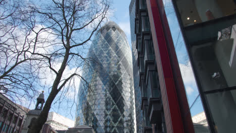 Außenansicht-Des-Modernen-Bürogebäudes-Gherkin-In-City-Of-London,-Großbritannien-6