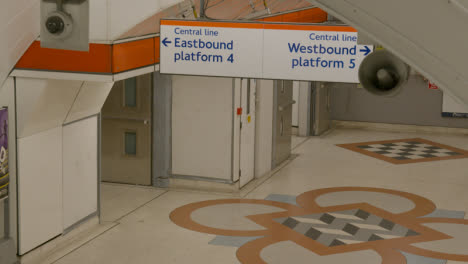 Empty-Escalators-Down-To-Platform-At-Underground-Tube-Station-In-London-UK