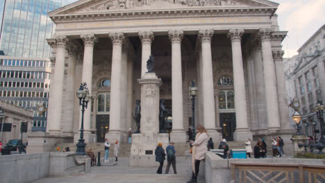 Exterior-Of-The-Royal-Exchange-Building-With-Modern-Offices-In-City-Of-London-UK-5