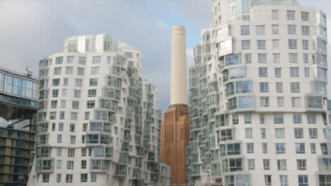 Apartamentos-De-Lujo-En-El-Desarrollo-De-La-Central-Eléctrica-De-Battersea-En-Londres,-Reino-Unido